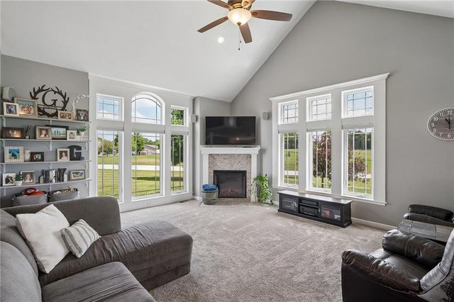 14691 N Lewis Avenue, Liberty, MO 64068