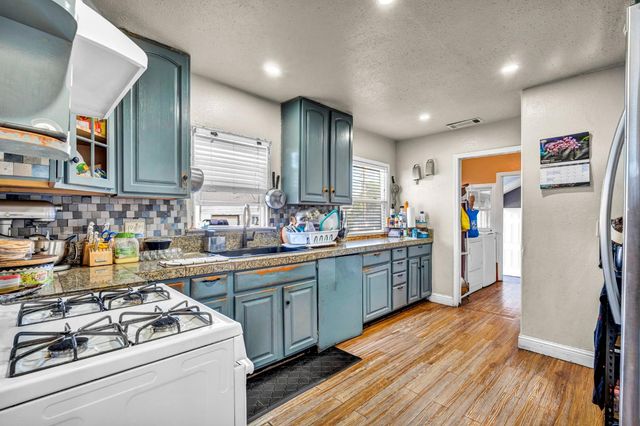 2 Park St, Lodi, CA 95240