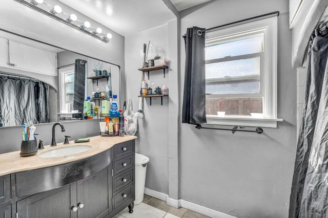 2 Park St, Lodi, CA 95240