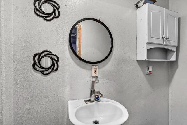 2 Park St, Lodi, CA 95240