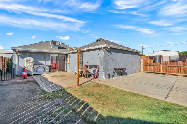2 Park St, Lodi, CA 95240