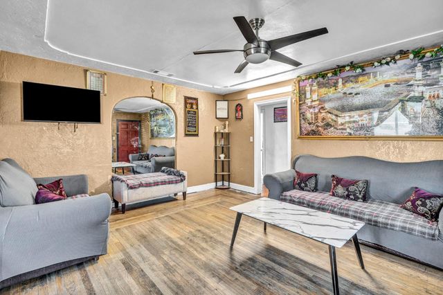 2 Park St, Lodi, CA 95240