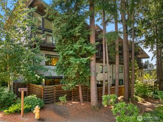 203 Madrona Way NE #F-1, Bainbridge Island, WA 98110