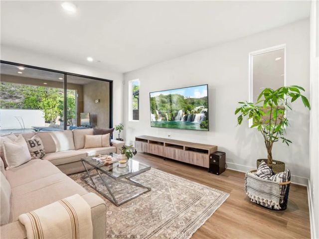 19149 Lauren Lane, Saugus, CA 91350