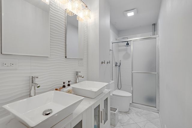 886 W Palatine Road, Palatine, IL 60067