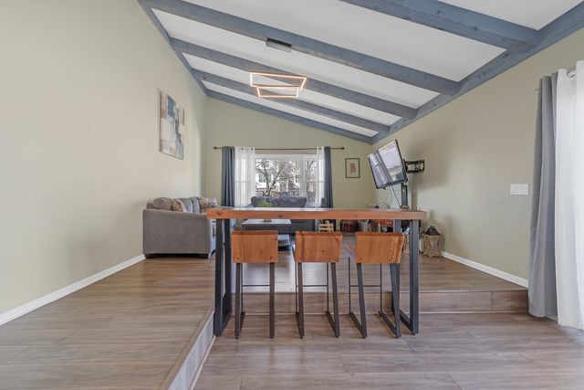 886 W Palatine Road, Palatine, IL 60067