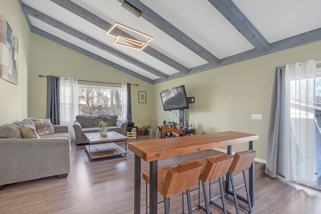 886 W Palatine Road, Palatine, IL 60067