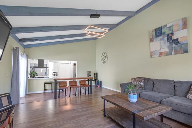 886 W Palatine Road, Palatine, IL 60067