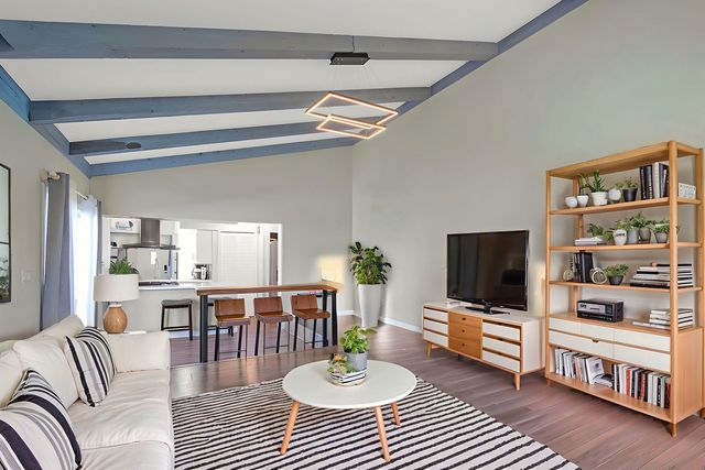 886 W Palatine Road, Palatine, IL 60067