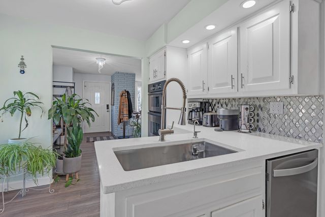 886 W Palatine Road, Palatine, IL 60067