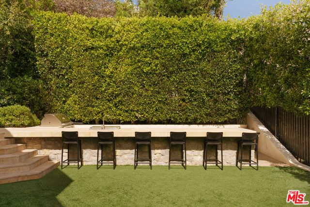 9233 Swallow Drive, West Hollywood, CA 90069