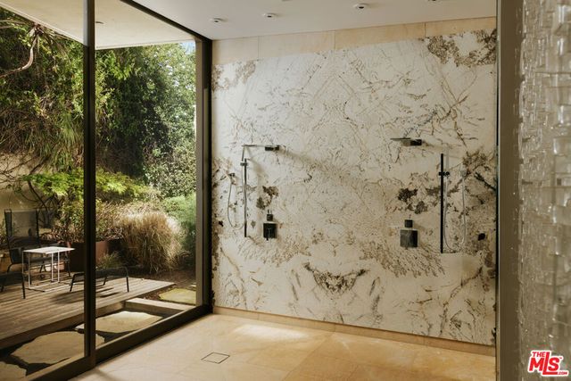 9233 Swallow Drive, West Hollywood, CA 90069