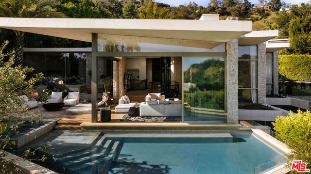 9233 Swallow Drive, West Hollywood, CA 90069