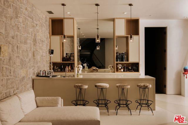 9233 Swallow Drive, West Hollywood, CA 90069