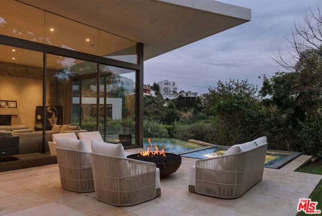 9233 Swallow Drive, West Hollywood, CA 90069