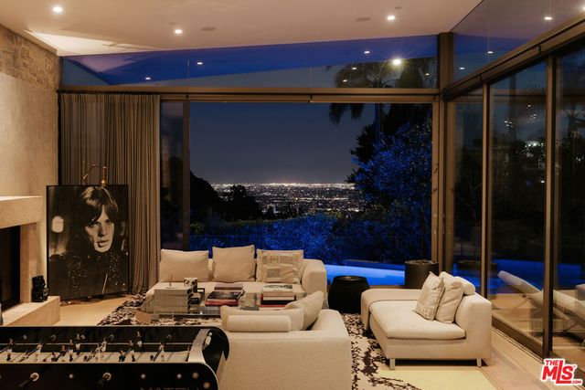 9233 Swallow Drive, West Hollywood, CA 90069