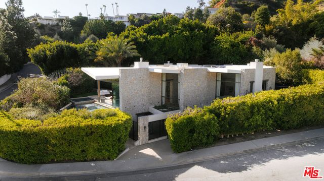 9233 Swallow Drive, West Hollywood, CA 90069