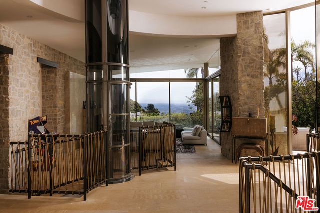 9233 Swallow Drive, West Hollywood, CA 90069