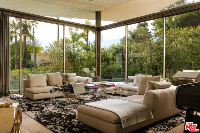 9233 Swallow Drive, West Hollywood, CA 90069