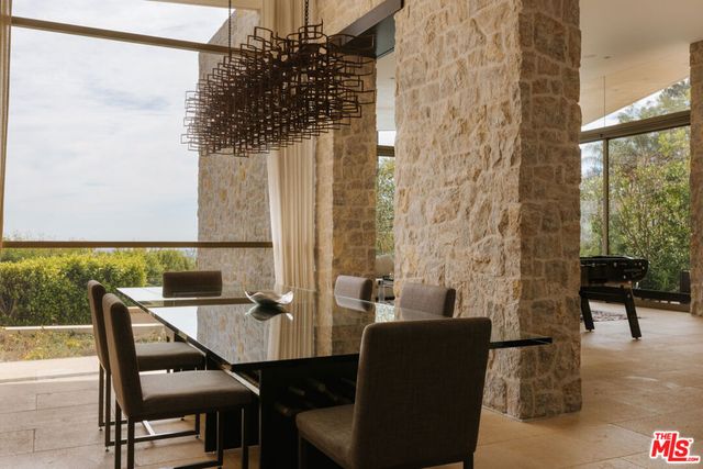 9233 Swallow Drive, West Hollywood, CA 90069