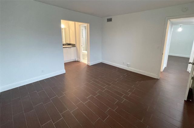 9411 Evergreen Place 302, Davie, FL 33324