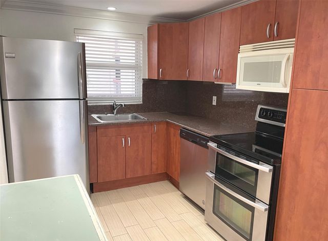 9411 Evergreen Place 302, Davie, FL 33324