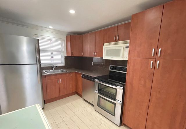 9411 Evergreen Place 302, Davie, FL 33324