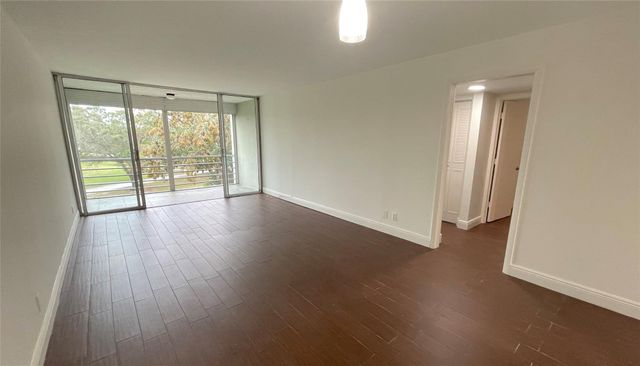 9411 Evergreen Place 302, Davie, FL 33324