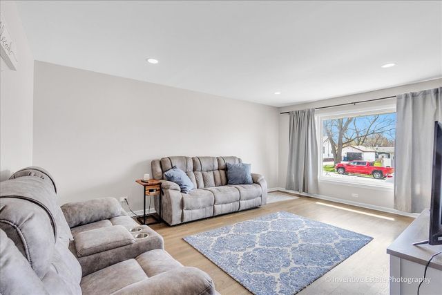 3828 W 116TH Place, Alsip, IL 60803