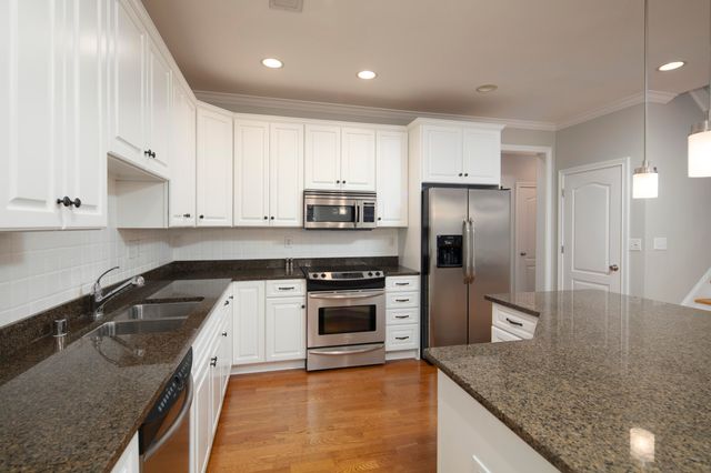 947 Star Shoot Parkway, Lexington, KY 40509