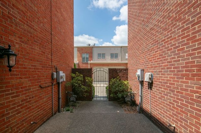 947 Star Shoot Parkway, Lexington, KY 40509