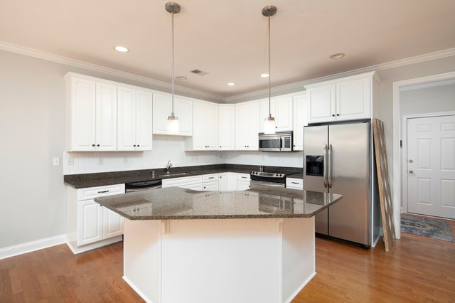 947 Star Shoot Parkway, Lexington, KY 40509
