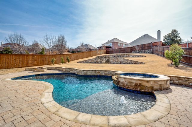 512 Castlewood Drive, Mckinney, TX 75071