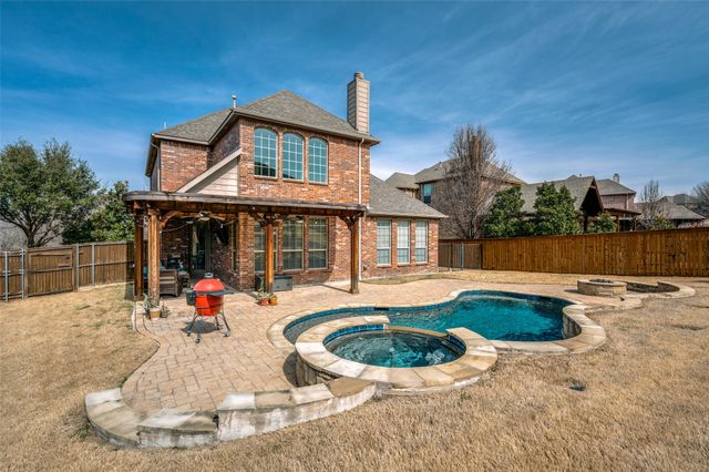 512 Castlewood Drive, Mckinney, TX 75071