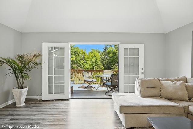 28629 W Ravine Drive, Barrington, IL 60010