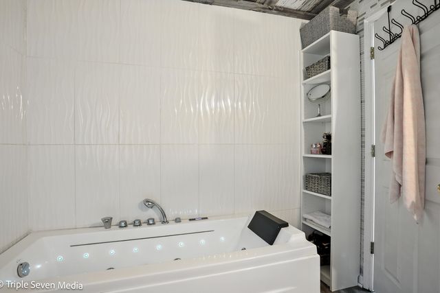 28629 W Ravine Drive, Barrington, IL 60010