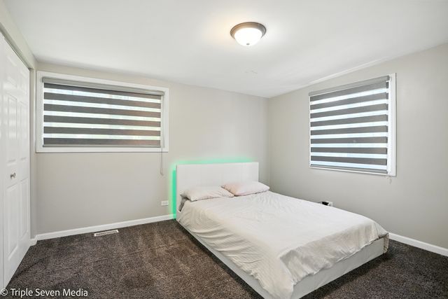 28629 W Ravine Drive, Barrington, IL 60010