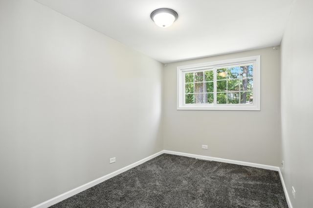 28629 W Ravine Drive, Barrington, IL 60010