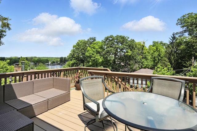 28629 W Ravine Drive, Barrington, IL 60010