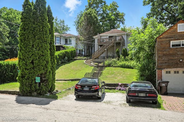 28629 W Ravine Drive, Barrington, IL 60010