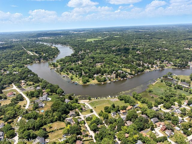 28629 W Ravine Drive, Barrington, IL 60010