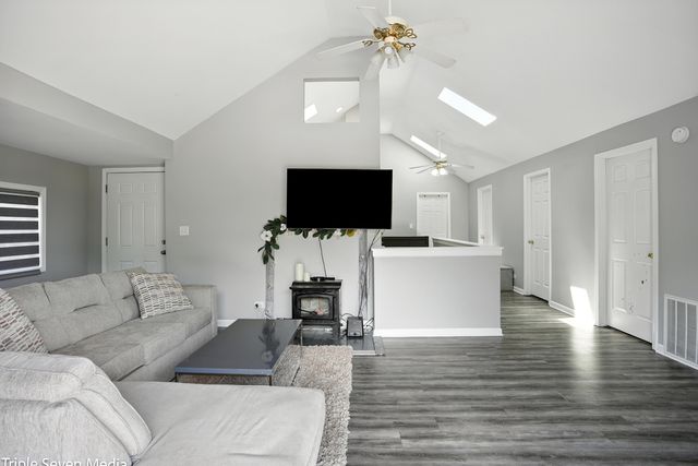 28629 W Ravine Drive, Barrington, IL 60010