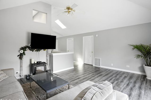 28629 W Ravine Drive, Barrington, IL 60010