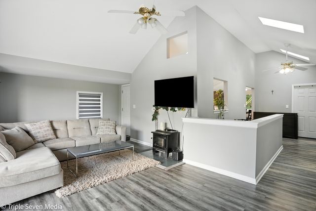 28629 W Ravine Drive, Barrington, IL 60010