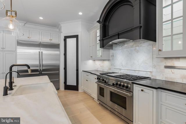 6704 LUPINE LN, Mclean, VA 22101