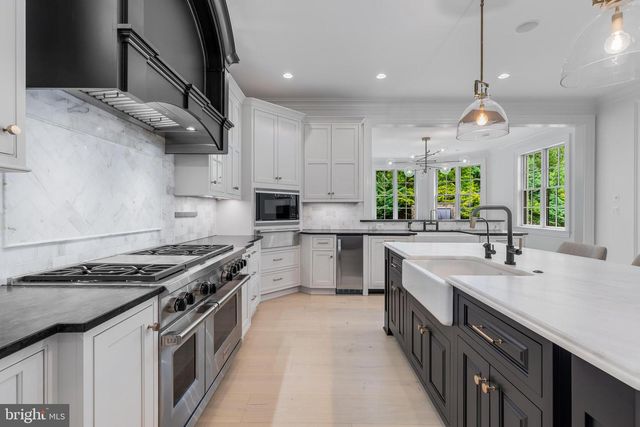 6704 LUPINE LN, Mclean, VA 22101