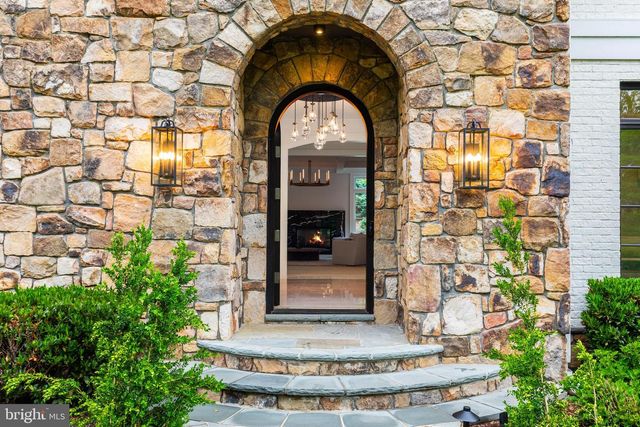 6704 LUPINE LN, Mclean, VA 22101