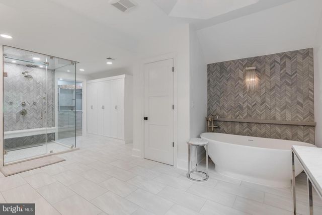 6704 LUPINE LN, Mclean, VA 22101