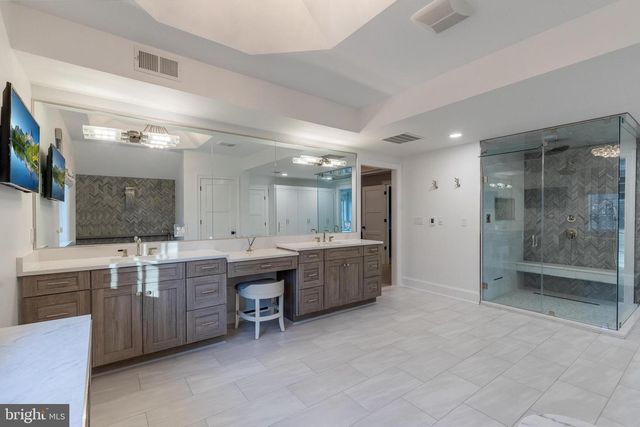 6704 LUPINE LN, Mclean, VA 22101