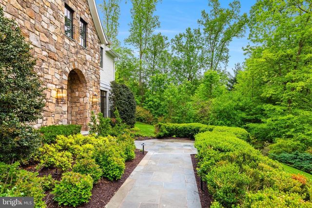 6704 LUPINE LN, Mclean, VA 22101